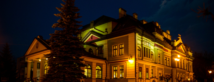 Budynek Małopolskiego Centrum Kultury SOKÓŁ nocą